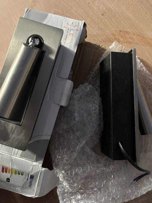 Oferta Aplica LED încastrată – Lumină lectură, Braț ajustabil