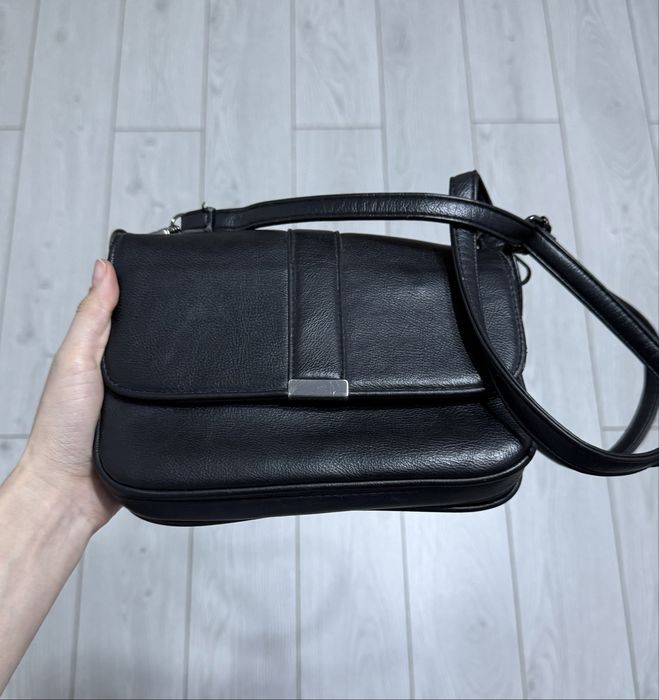 сумка синяя с длинным и коротким ремешком