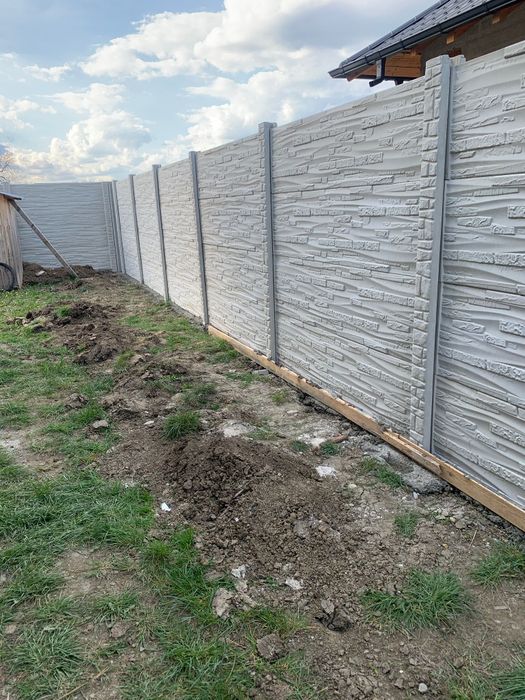 Vand si execut garduri din placi de beton