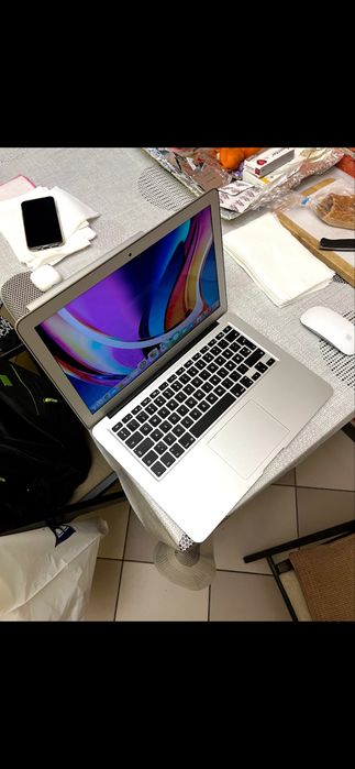 MakBook Air 13 inci .8giga ram.2014