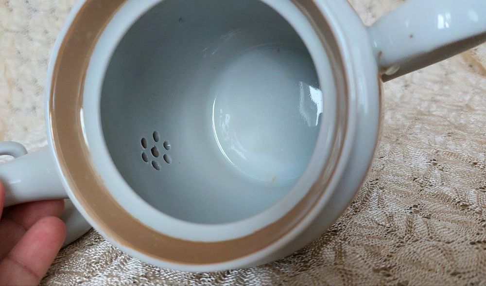 Фарфоровый чайник