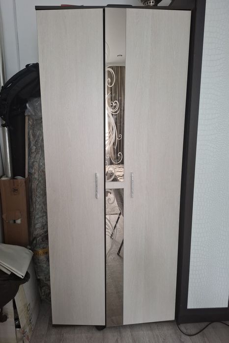 Шкаф продам практически новый