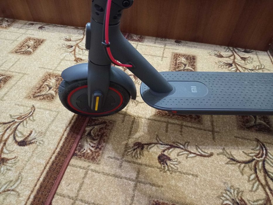 Vand trotineta electrica cu garantie Xiaomi Mi Electric Scooter Pro 2