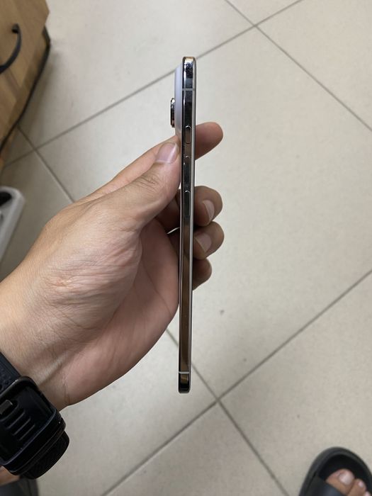 Продам Айфон эйр 256