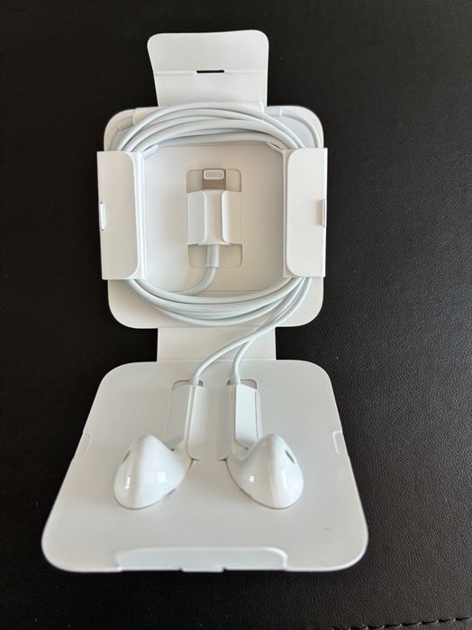 НОВИ Оригинални Apple Слушалки EarPods (Lightning Connector)