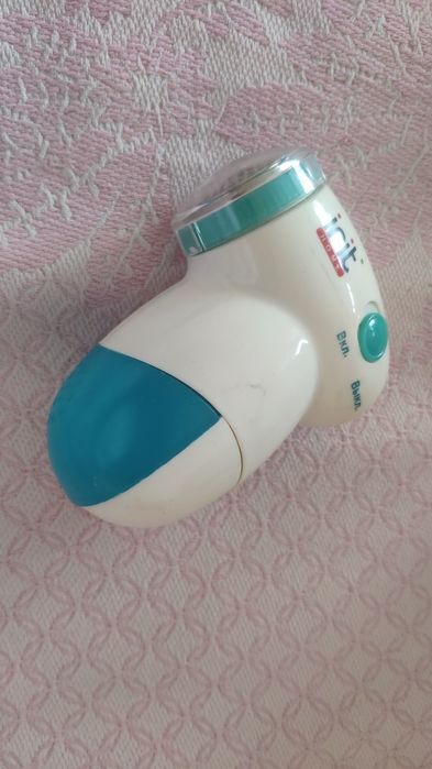 Машинка для снятия катышков на одежде