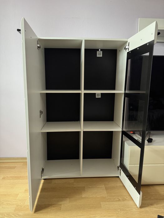 Модерна секция за хол – бял гланц, отлично състояние