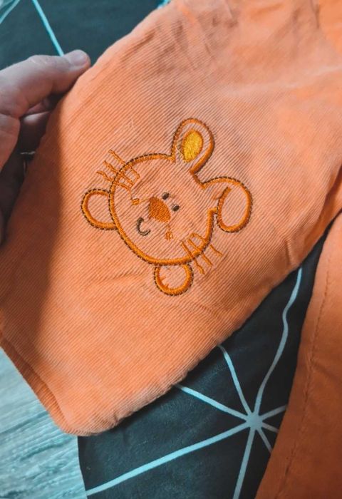 Продам два костюмчика на девочкк