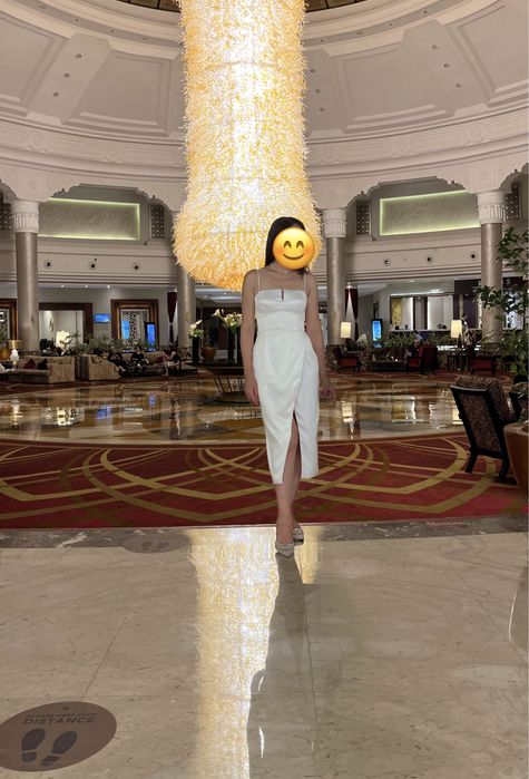 Платье белое, атласное