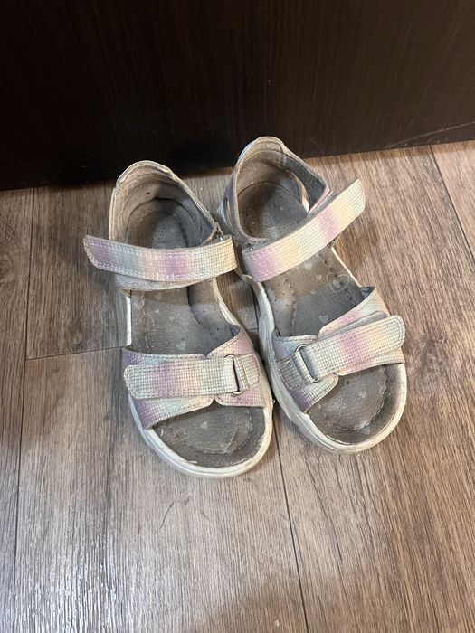 Продам детскую обувь 30 р