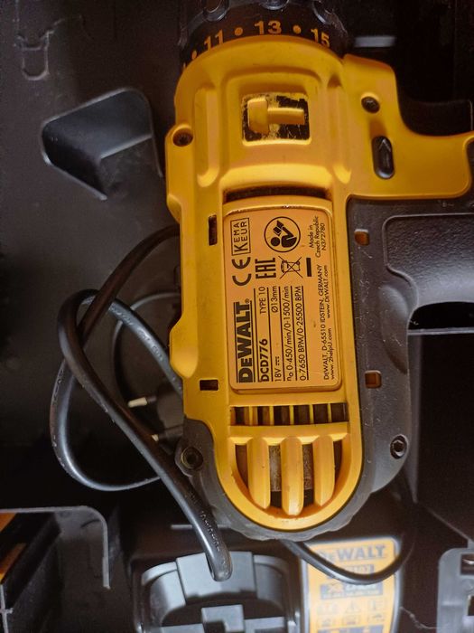 Dewalt DCD776 , две батерии, перфектен