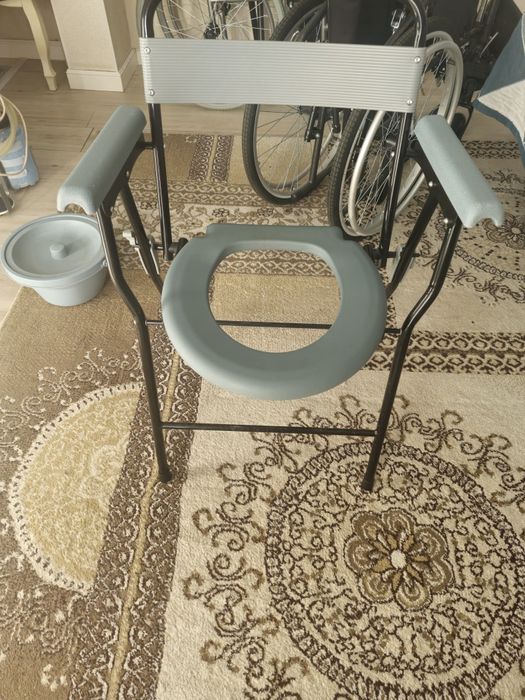 Биотуалет/санитарный стул для инвалидов