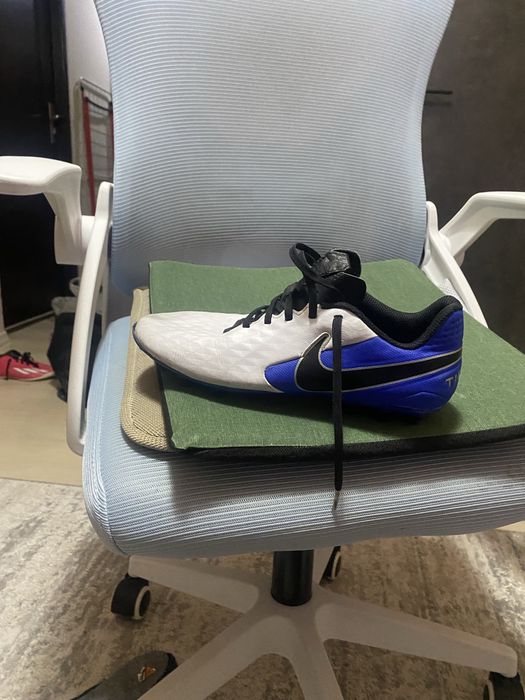 Super preț 100 Ron adidasi crampoane