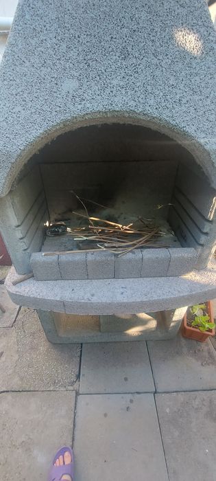 Gratar cărbune de beton