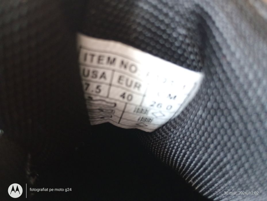 De vânzare adidași și ghete