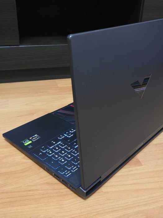 Игровой ноутбук бренда HP Victus в отличном состоянии RTX 3050