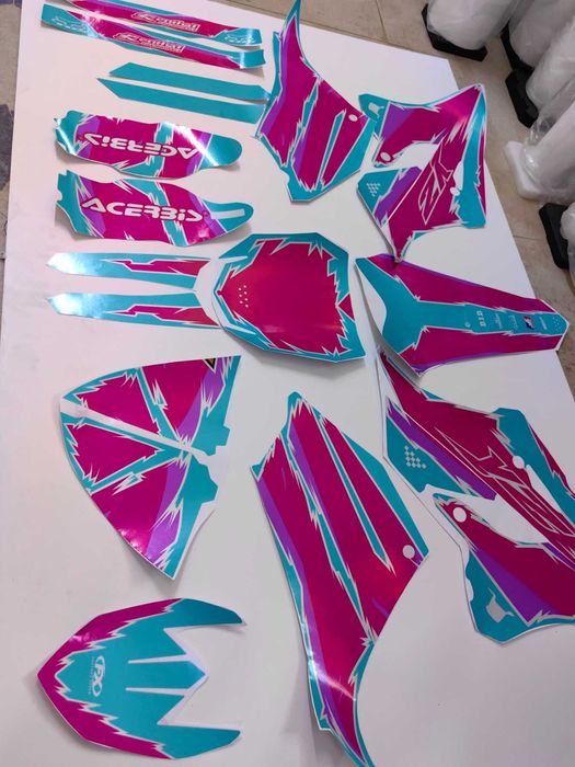 Стикери Yamaha YZ 125/250 2022–2026  РЕФЛЕКТИРАЩИ