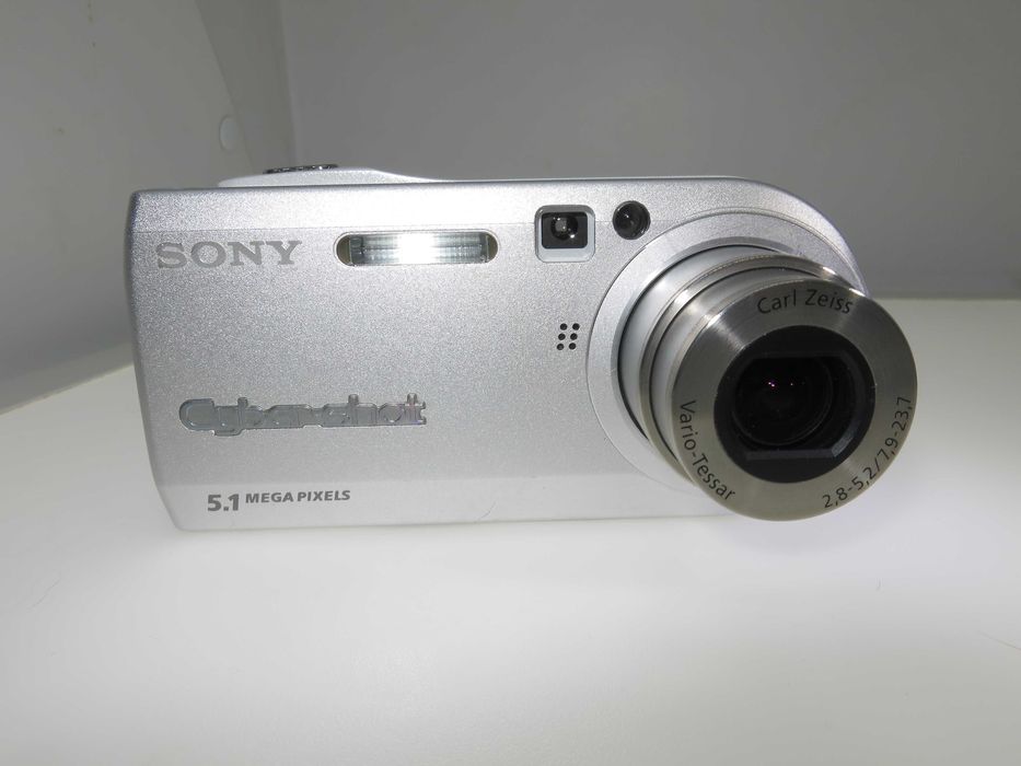 Sony Cyber-shot DSC-P100 ултра компактен цифров фотоапарат, легендарен дизайн един, цифрова камера, сътояние като НОВО работи отлично!