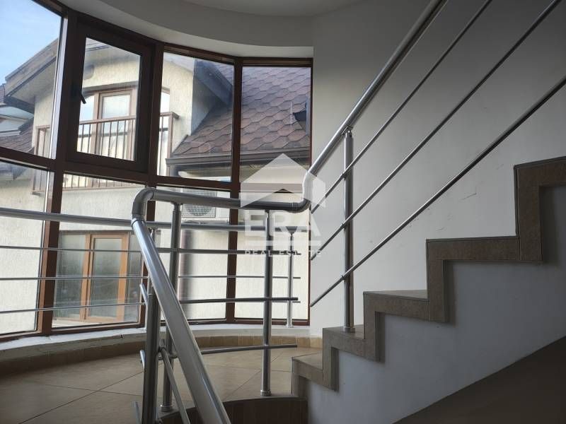 Едностаен ексклузивен апартамент за продажба, преустроен в двустаен, в