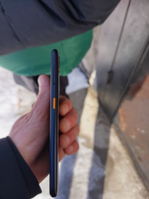 Продам телефон htc