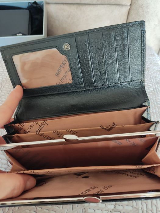 Продавам портфейли от естествена кожа