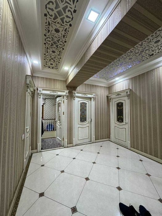 Срочно продаётся 1 эт кв вдоль дороги на перекрестке Нурафшон и Сагбан