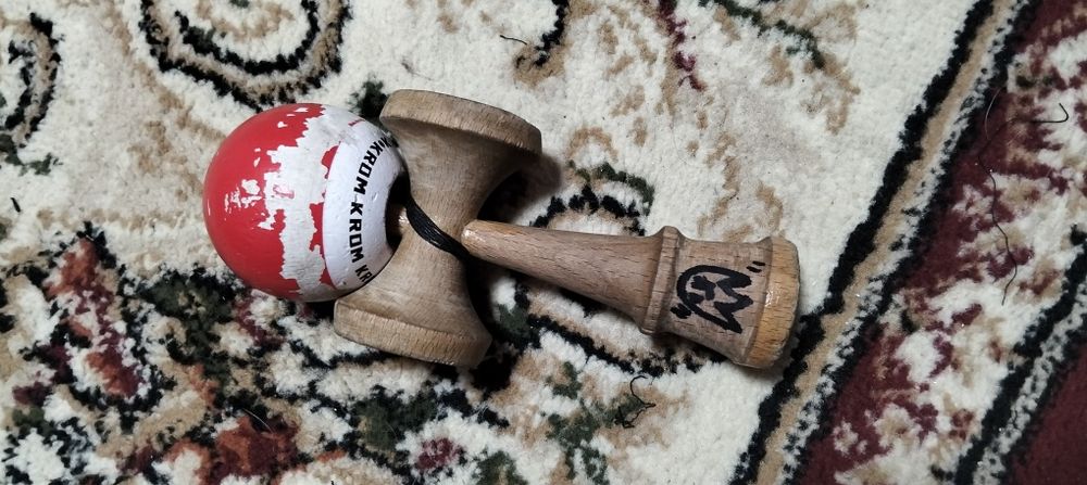 Vând/schimb kendama+tama sweets
