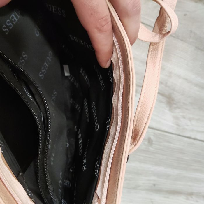 Дамска чанта Guess