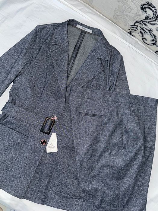 Классический женский костюм