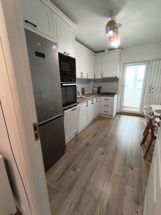 Vând apartament 4 camere Mioveni, renovat total, liber, finisaje deosebite