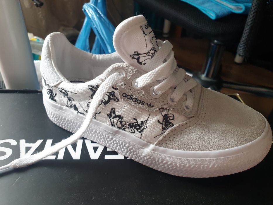 Papuci adidași Incaltaminte adidas din piele întoarsă  pentru copii