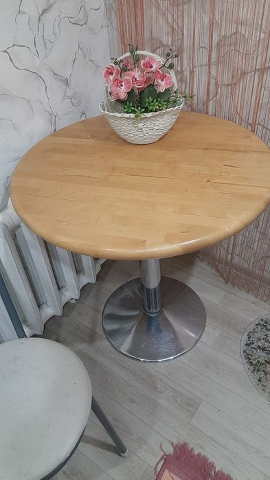 Круглый стол кухонный