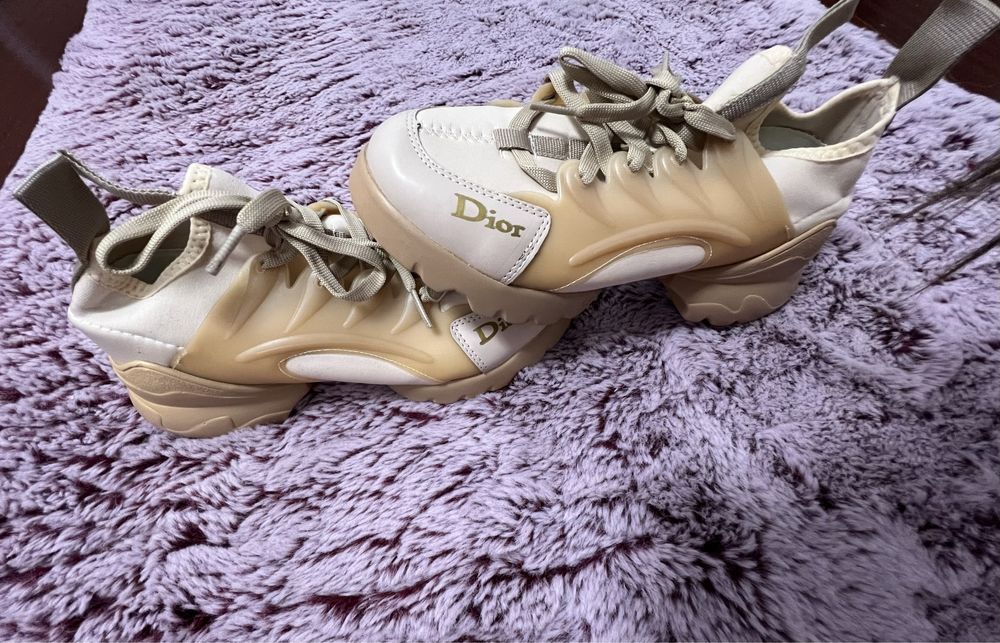 Adidasi bej masura 36