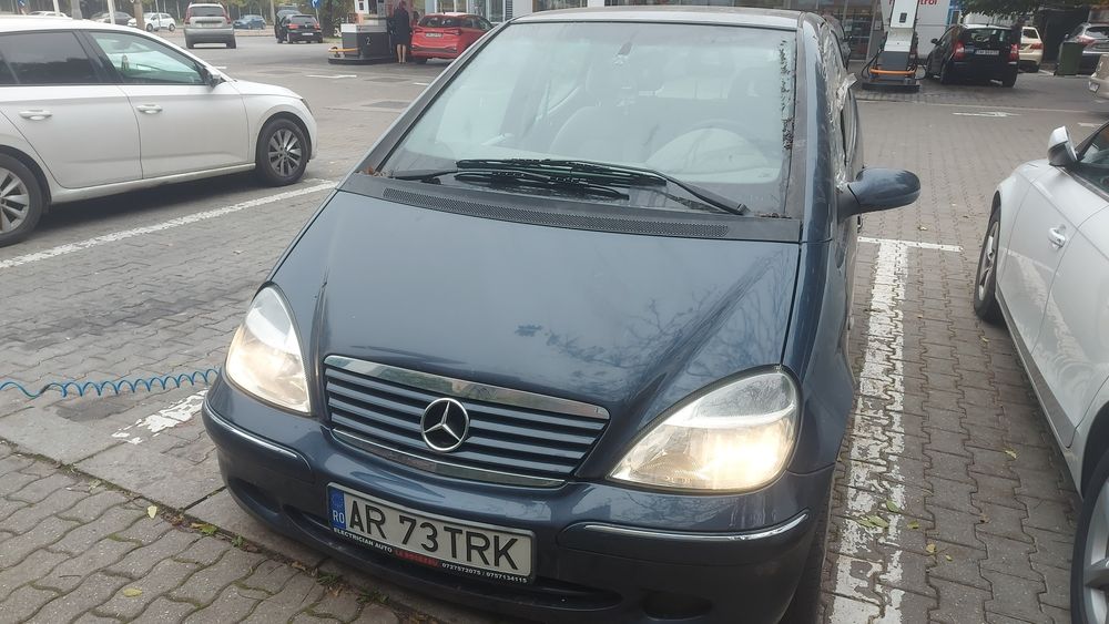 Vând Mercedes-Benz pentru piese mașină merge foarte bine