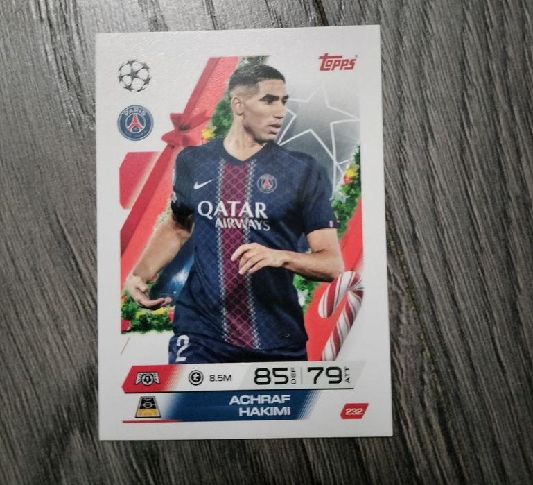 Vând cartonașe Topps Match Attax