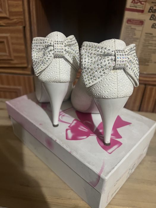 Продам женские туфли