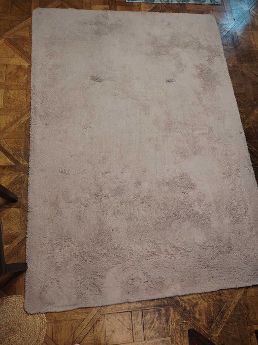 Covor pufos din blanita sintetica