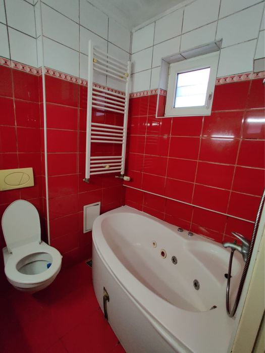 Inchiriez apartament cu 3 camere