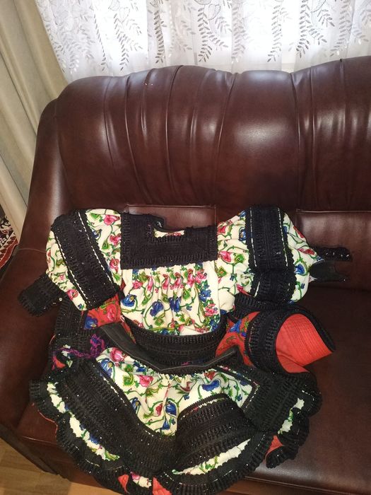 Vând costum oșenesc vârsta 4-5 ani