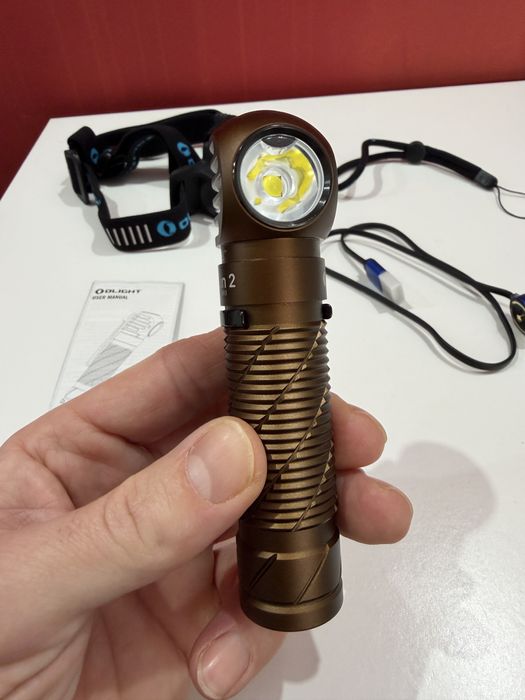 Lanterna Olight Perun 2