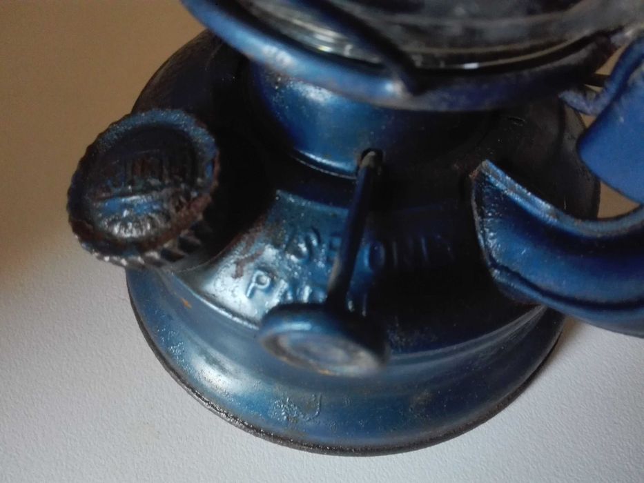 Фотоапарат AGFA , италиянски ролери и ветроупорен фенер.