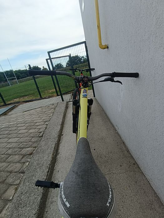 Vând dirt jumper
