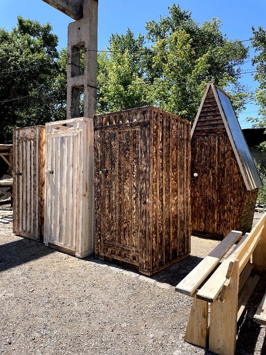 Дачный туалет деревянный .