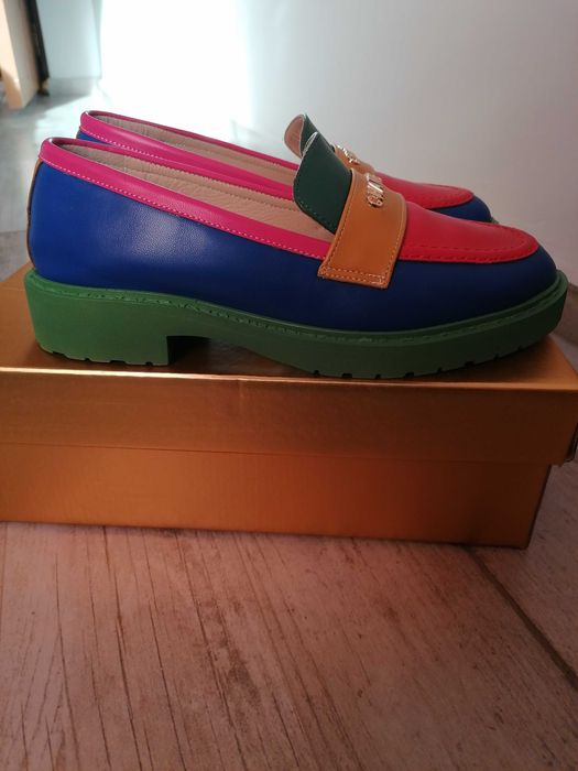 Чисто нови дамски обувки