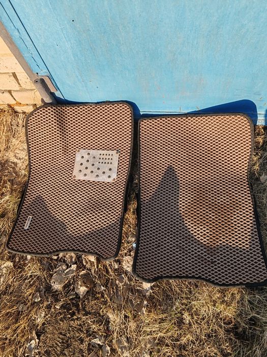 Коврики для машины.