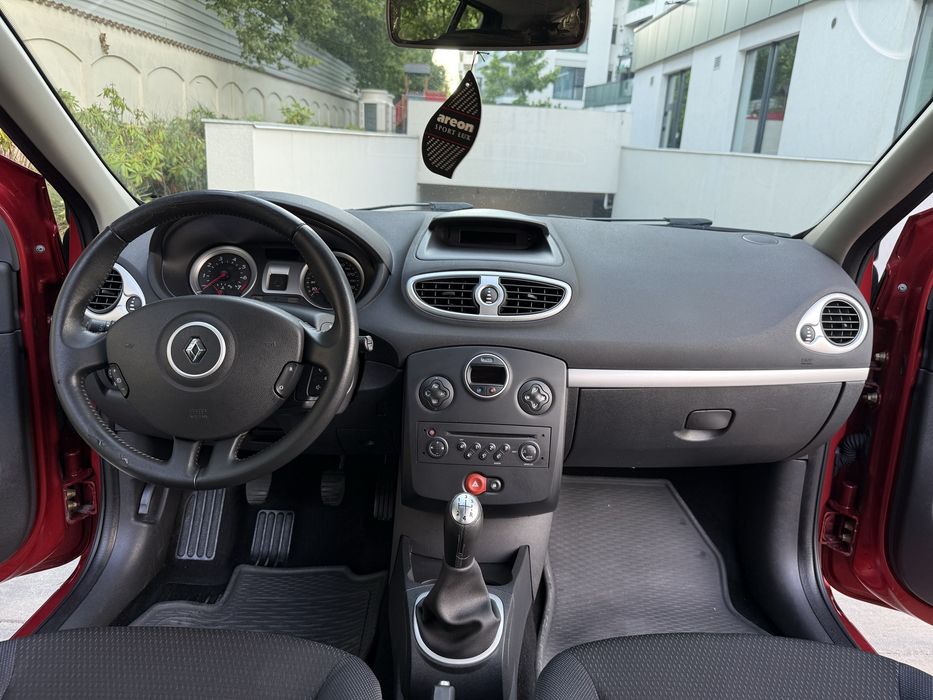 Renault Clio Unic Proprietar 1.4 16V 98 cp benzina cu climatronic