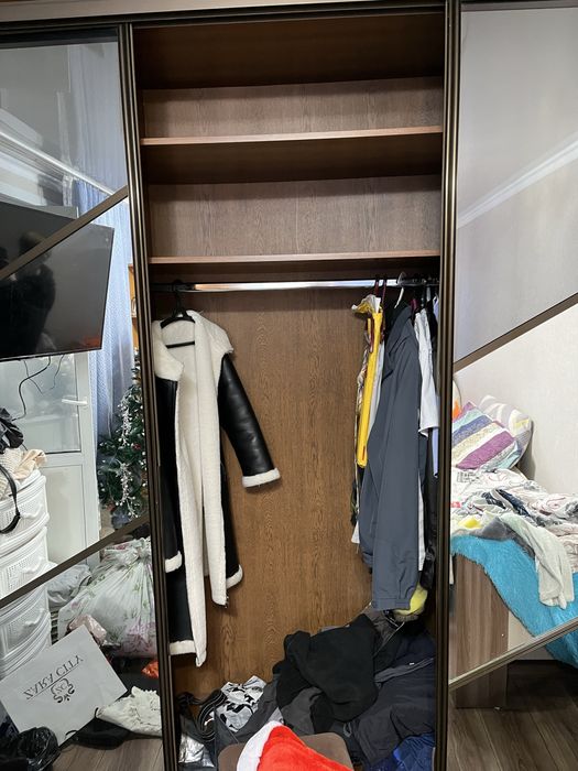 Продам большой шкаф