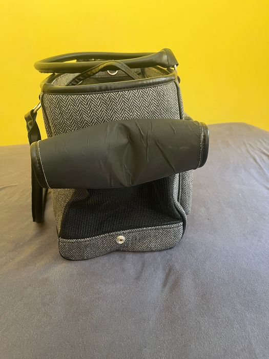 Продавам сива чанта за куче