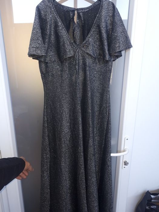 Vand rochii pt evenimente