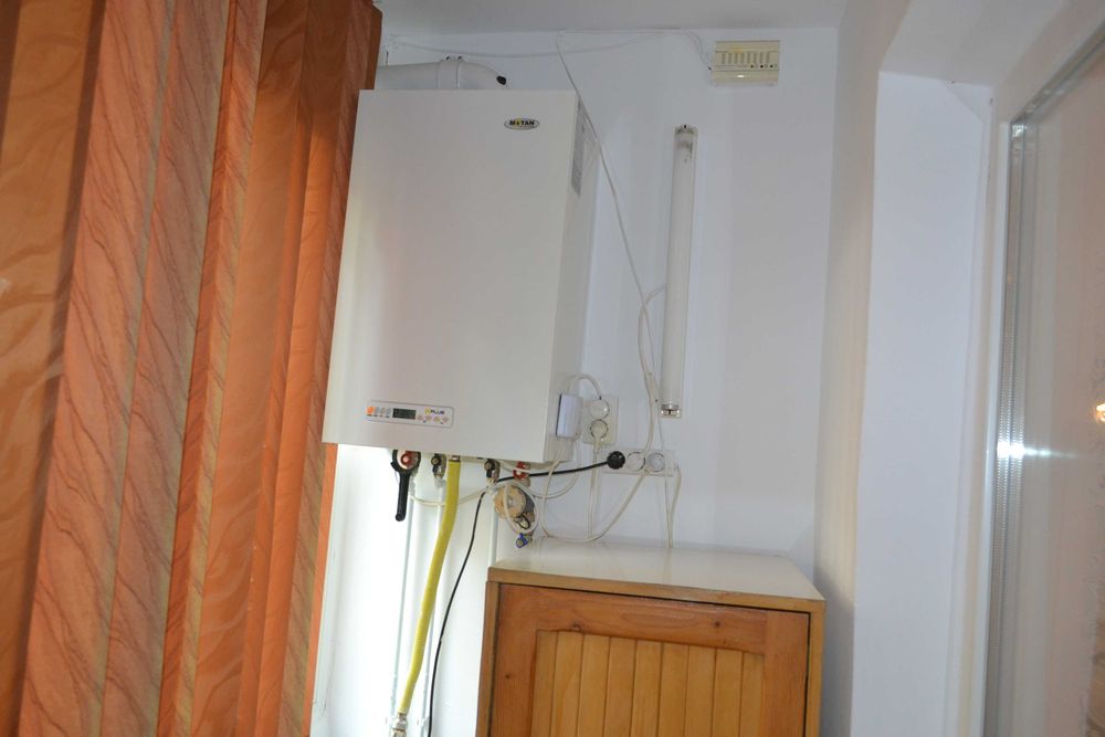 Inchiriez apartament 2 camere zona Comisariat